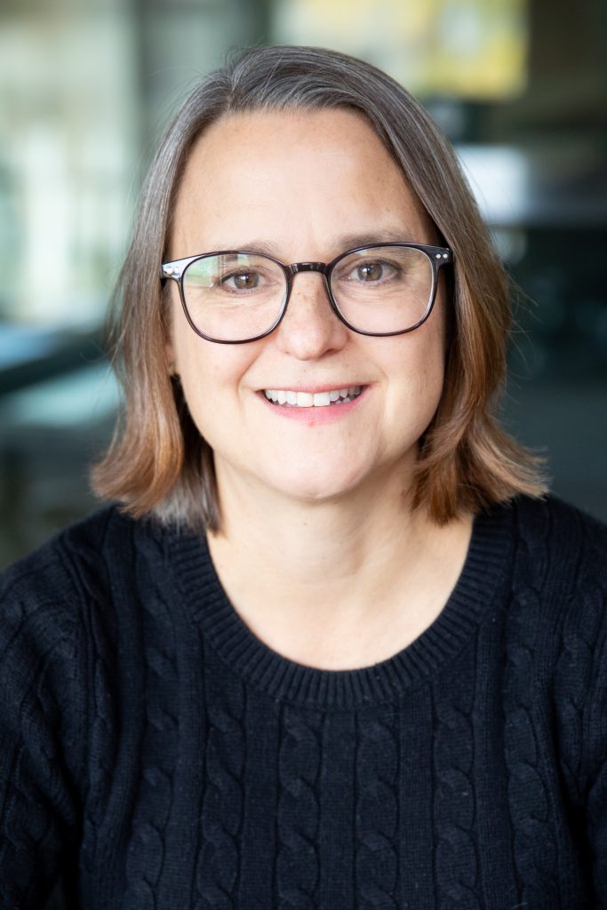 Headshot of Lynn Glueck